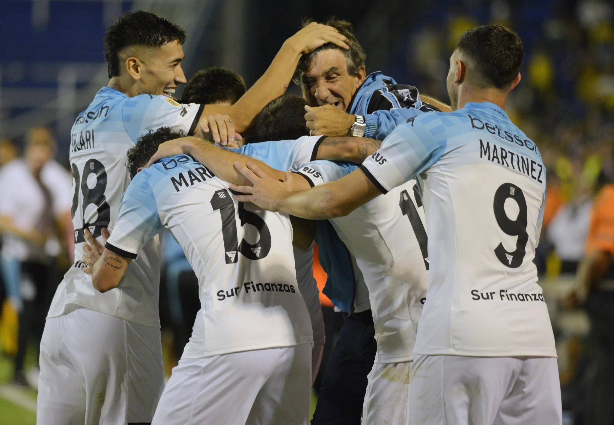 关于沃尔夫斯堡前锋爆发，梅开二度帮助球队获胜的信息