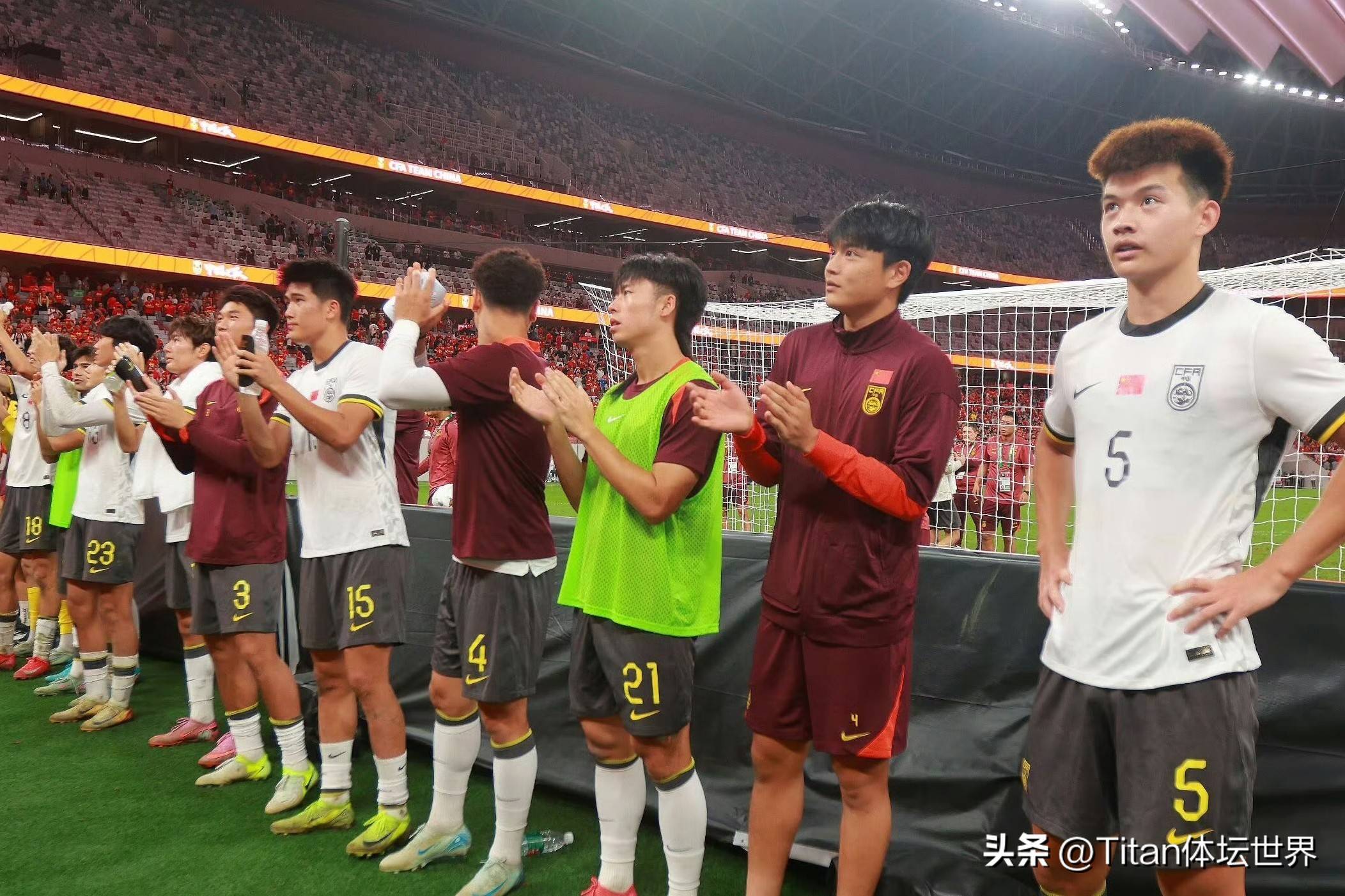 关于国内足球联赛赛事进行中,球队奋力争胜的信息 关于国内足球联赛赛事进行中,球队奋力争胜的信息