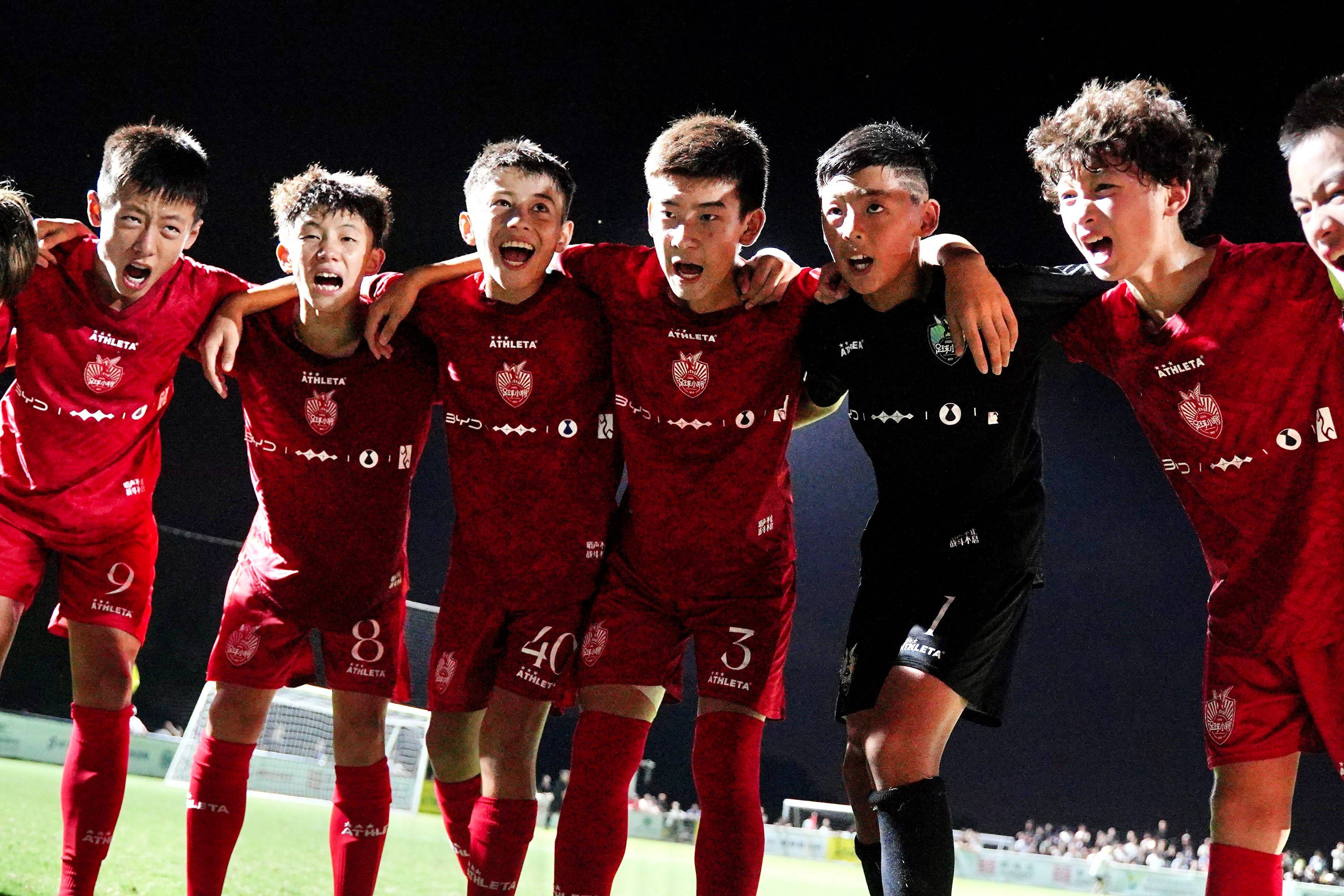 关于职业足球联赛战局激烈,各队奋勇争先的信息 关于职业足球联赛战局激烈,各队奋勇争先的信息