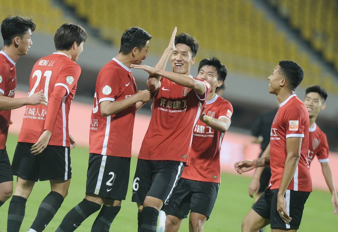 V5绝杀NS，ShowMaker完成史诗逆转激烈交锋成都决赛之夜，成为赛场最大亮点的简单介绍