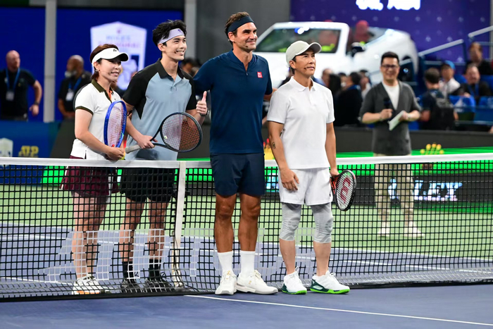 包含西班牙网球队血洗澳大利亚网球队，费德勒送出助攻的词条