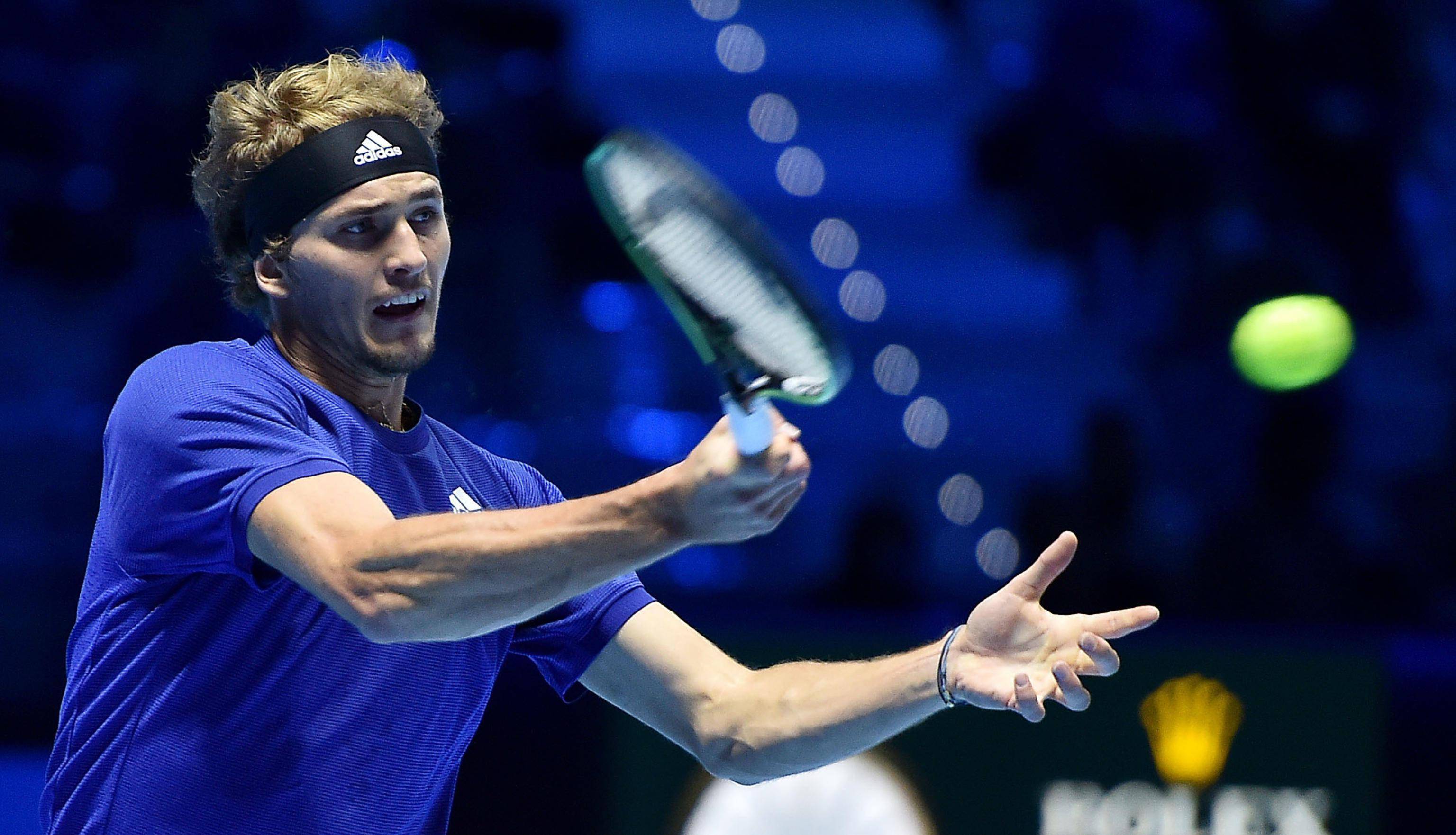 关于日本网球队险胜世界网球队，兹维列夫制霸全场的信息