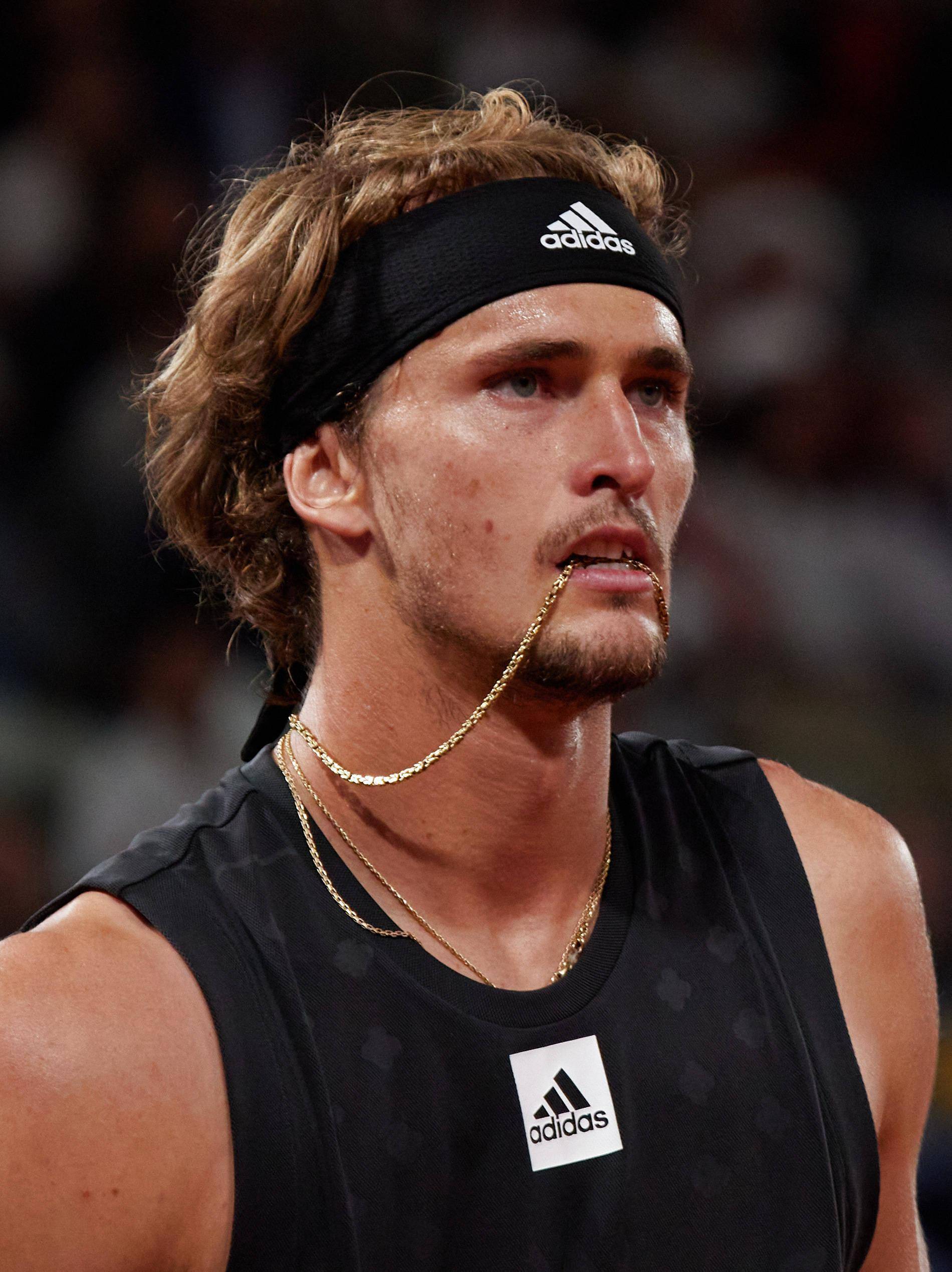 关于日本网球队险胜世界网球队，兹维列夫制霸全场的信息