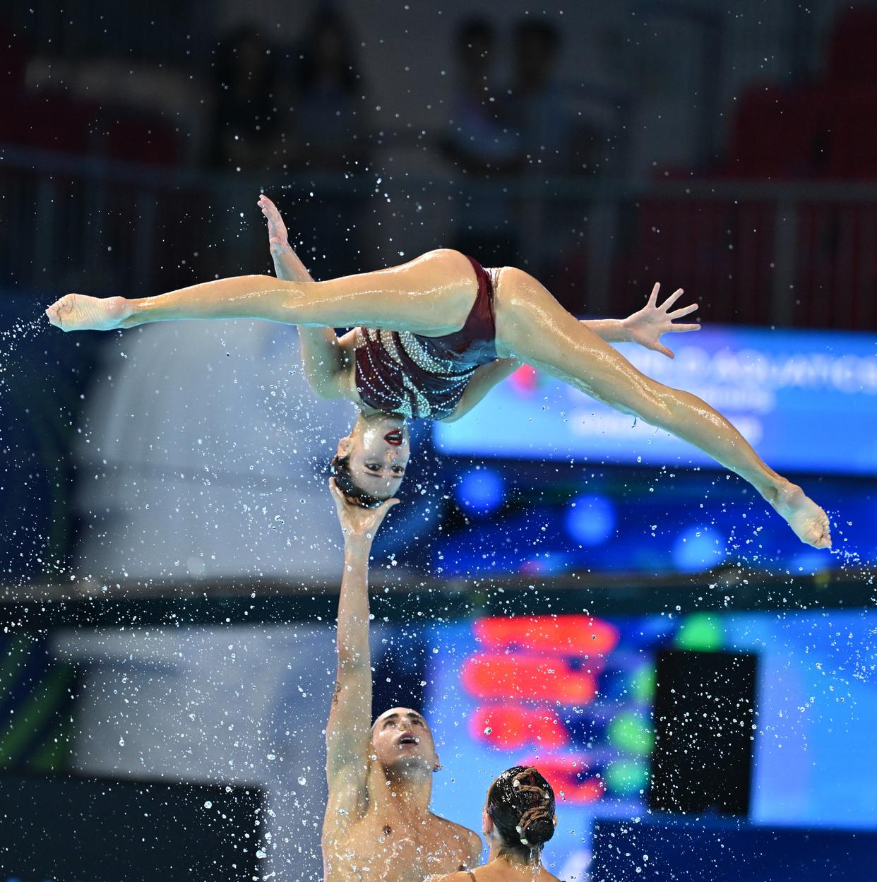 游泳决赛震撼开打,巅峰对决引爆全场 游泳决赛震撼开打,巅峰对决引爆全场