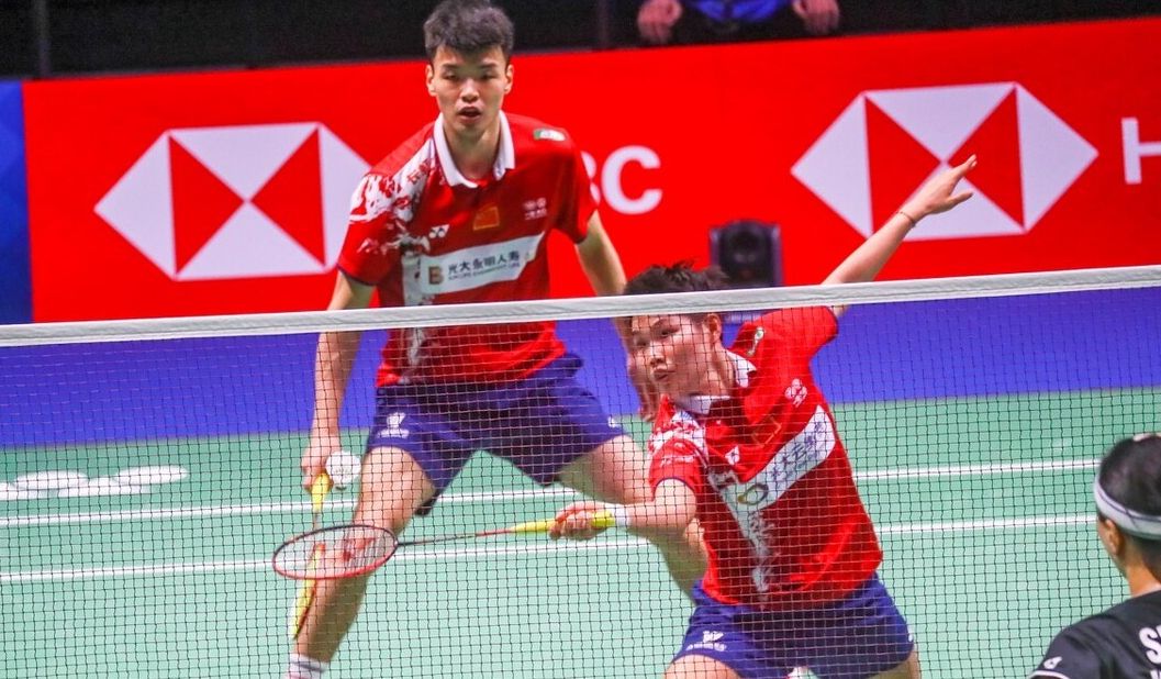 德国队鏖战丹麦队，黄鸭组合点燃赛场